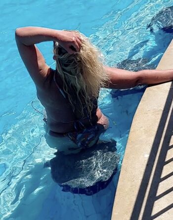 Full leaked Mature women private onlyfans photo