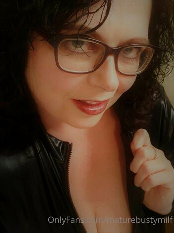 maturebustymom