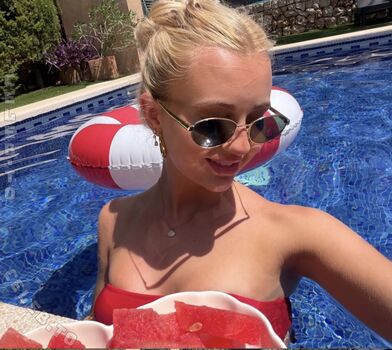 Mavie Noelle