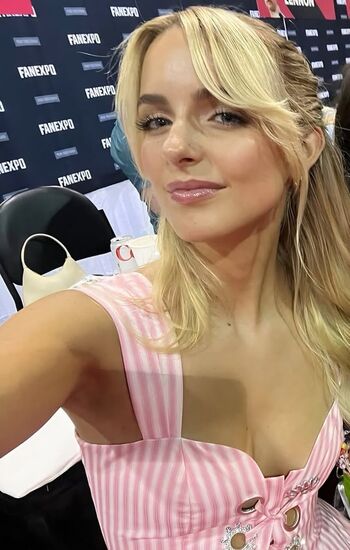 Full leaked Mckenna grace  page private onlyfans photo