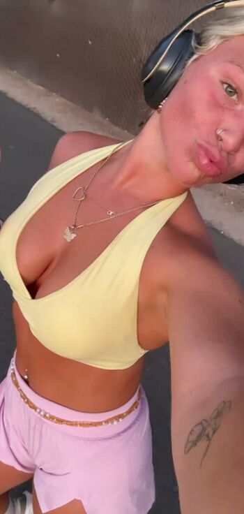 Full leaked Mckenzimarieeee private onlyfans photo