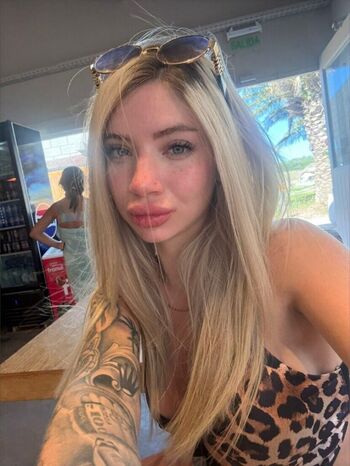 Full leaked Melinaki private onlyfans photo