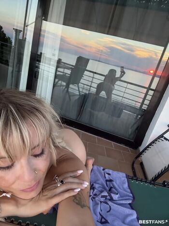 Full leaked Mia julia vip private onlyfans photo