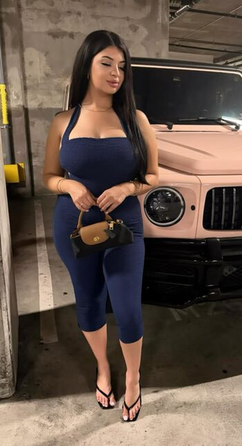 mia_krystal