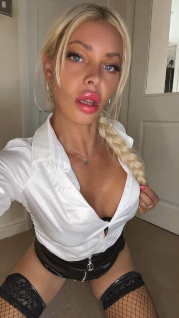 Full leaked Mia lightstar private onlyfans photo