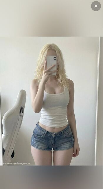 Full leaked Mia moon private onlyfans photo