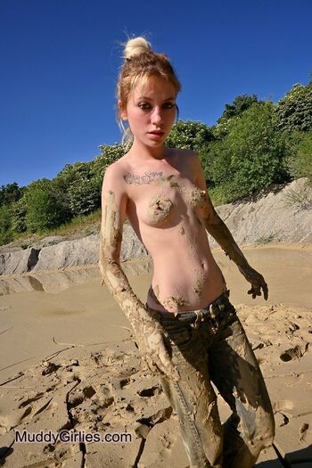 Full leaked Mia shy private onlyfans photo