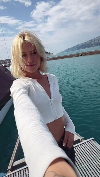 Full leaked Mia shy private onlyfans photo
