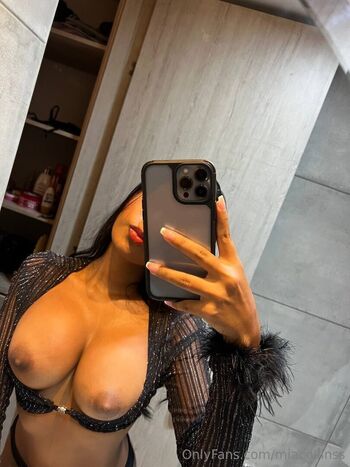 Full leaked Miacollinss private onlyfans photo