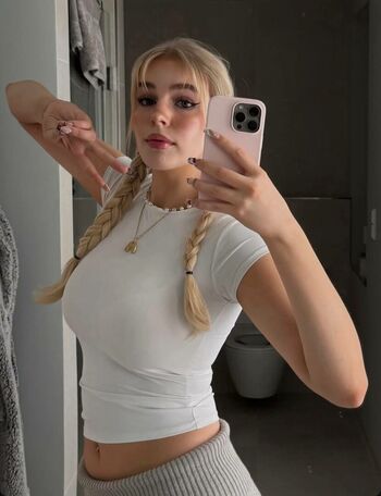 Full leaked Mialiliaa page private onlyfans photo