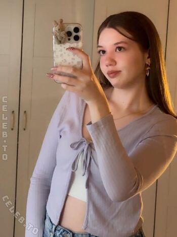 Full leaked Miavienna private onlyfans photo