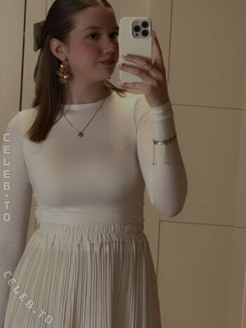 Full leaked Miavienna private onlyfans photo