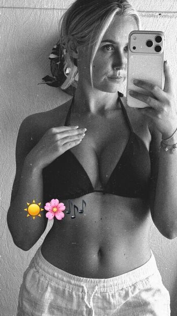 Full leaked Miiilleb page private onlyfans photo