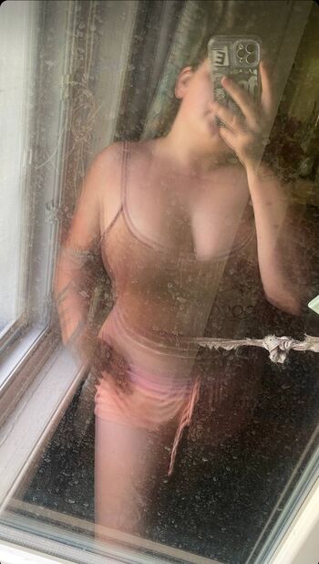 Full leaked Miki mikop private onlyfans photo