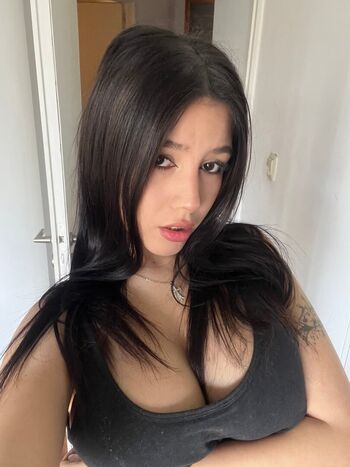 Full leaked Mikuserafini private onlyfans photo