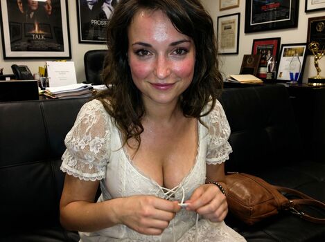 Milana Vayntrub