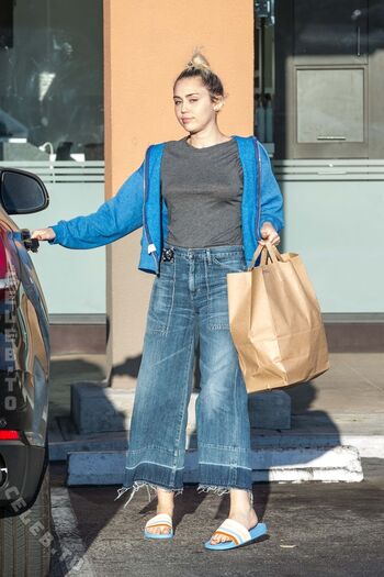 Full leaked Miley cyrus page private onlyfans photo