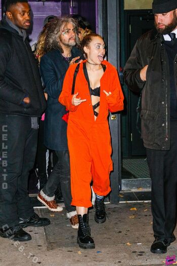 Full leaked Miley cyrus page private onlyfans photo