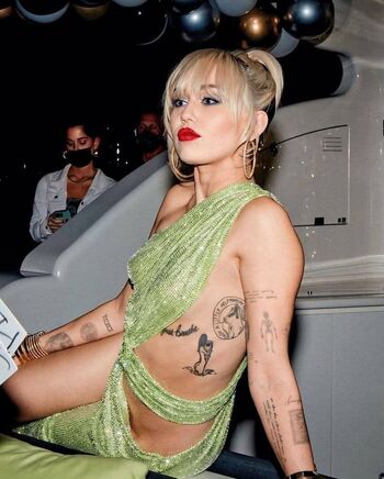 Full leaked Miley cyrus page private onlyfans photo