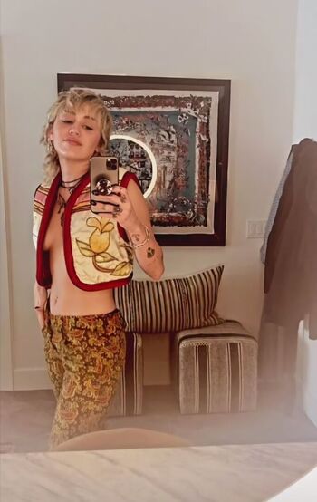 Full leaked Miley cyrus page private onlyfans photo