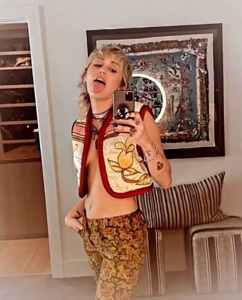Full leaked Miley cyrus page private onlyfans photo