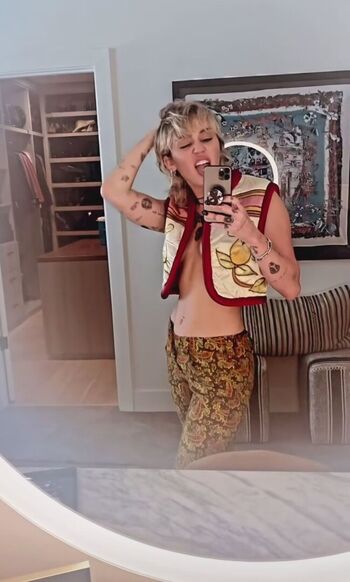 Full leaked Miley cyrus page private onlyfans photo