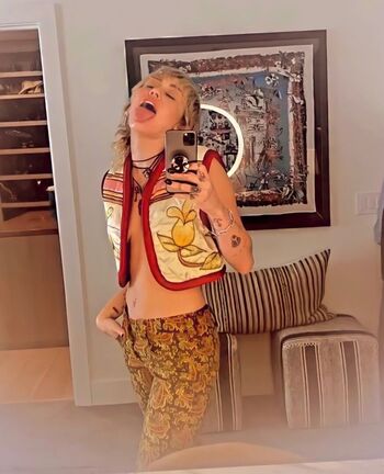 Full leaked Miley cyrus page private onlyfans photo