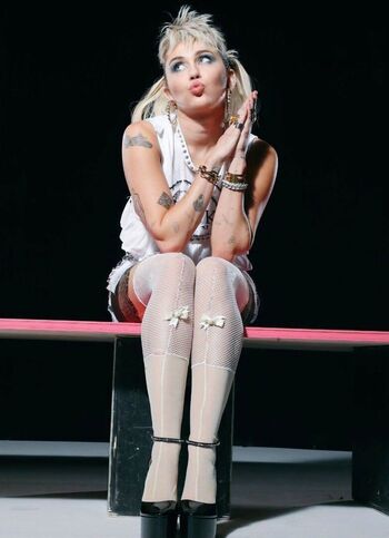 Full leaked Miley cyrus page private onlyfans photo