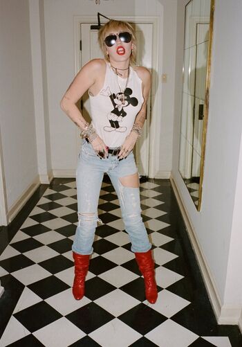 Full leaked Miley cyrus private onlyfans photo