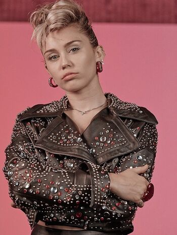 Full leaked Miley cyrus page private onlyfans photo