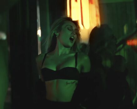 Full leaked Miley cyrus page private onlyfans photo