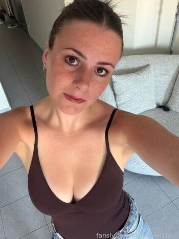 Full leaked Millienextdoor private onlyfans photo