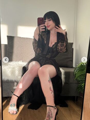 Full leaked Emilyyburns / private onlyfans photo