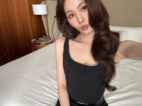 Full leaked Minatozaki sana page private onlyfans photo