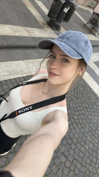 Full leaked Mira private onlyfans photo