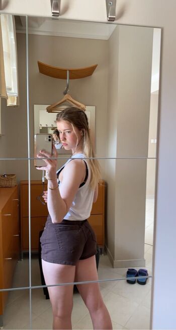 Full leaked Mira private onlyfans photo