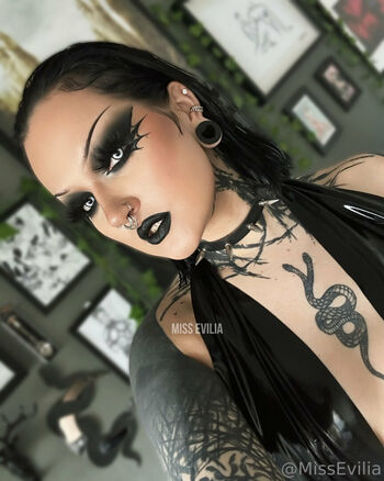 misseviliafree