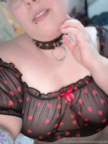 Full leaked Misshoneycatt private onlyfans photo
