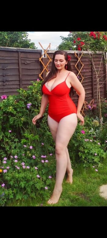 Full leaked Missvintagedresses private onlyfans photo