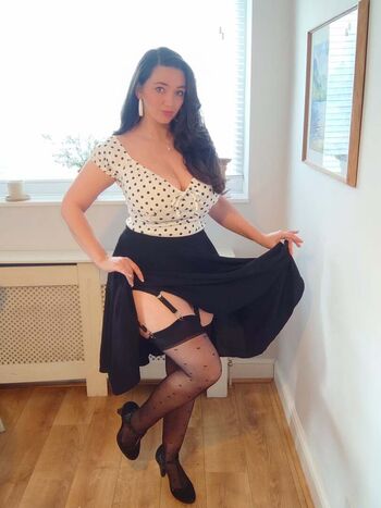 Full leaked Missvintagedresses private onlyfans photo