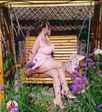 Full leaked Missvintagedresses private onlyfans photo