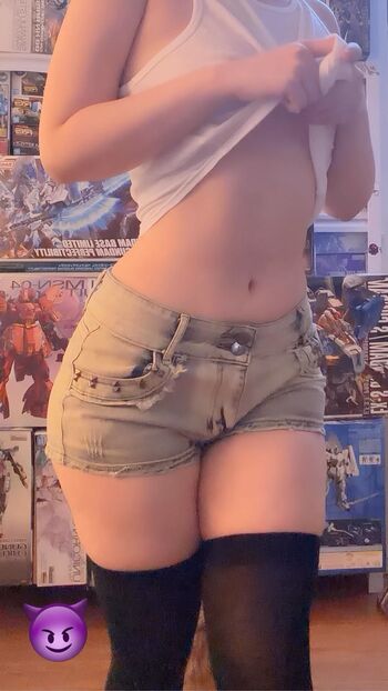 Miu cosplayer  page leaked photo video viral