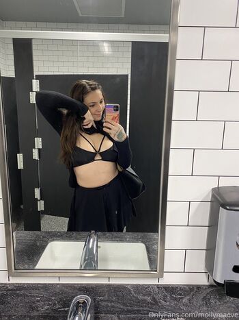 Full leaked Mollymaeve private onlyfans photo