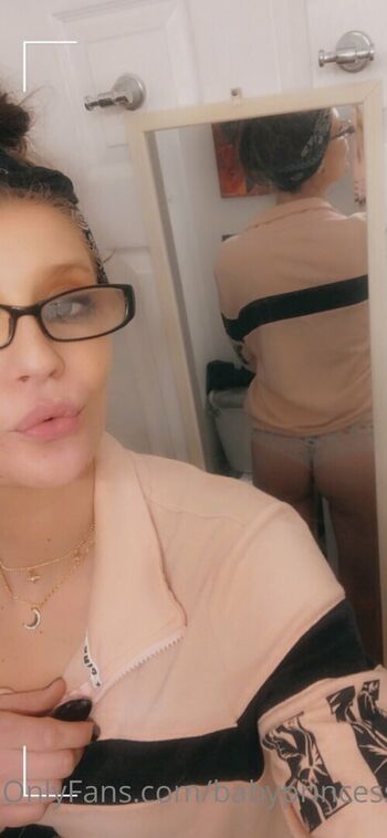 Full leaked Mommy private onlyfans photo