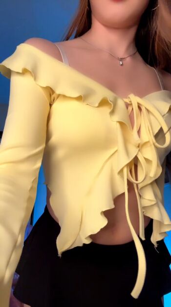 Full leaked Momomeow private onlyfans photo