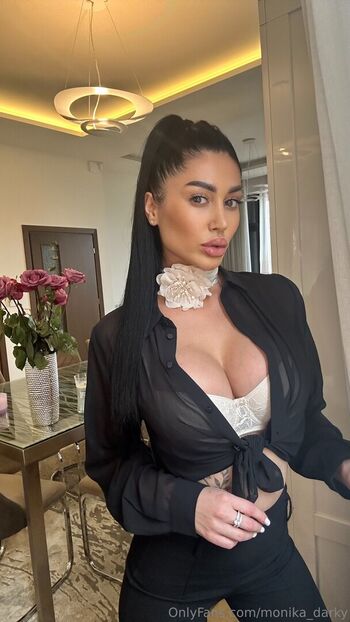 monika_darky