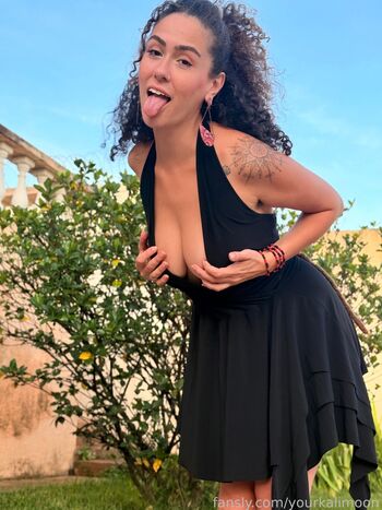 Full leaked Moonkalimah private onlyfans photo