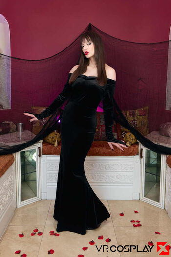 Morticia Cosplay