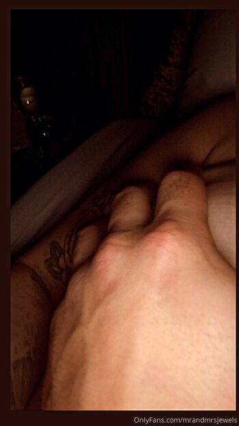Full leaked Mrandmrsjewels private onlyfans photo
