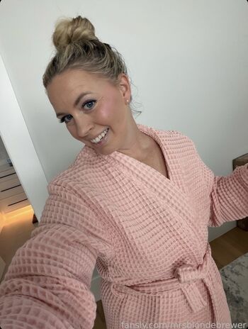 Full leaked Mrsblondebrewer private onlyfans photo